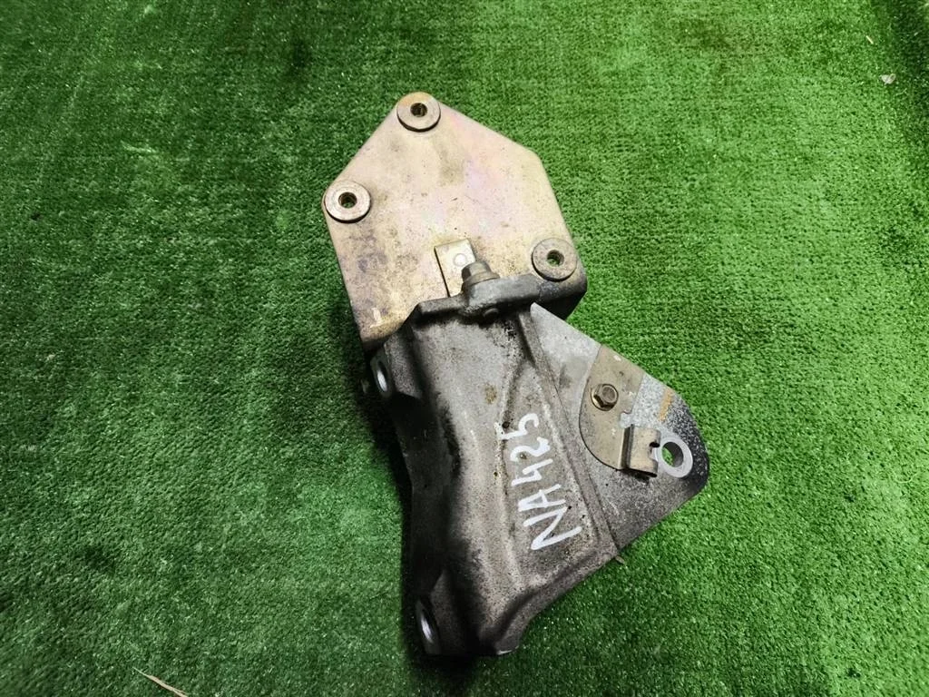 Б.у. кронштейн опоры двигателя MITSUBISHI GRANDIS NA4W MITSUBISHI GRANDIS NA4W 4G69 2003