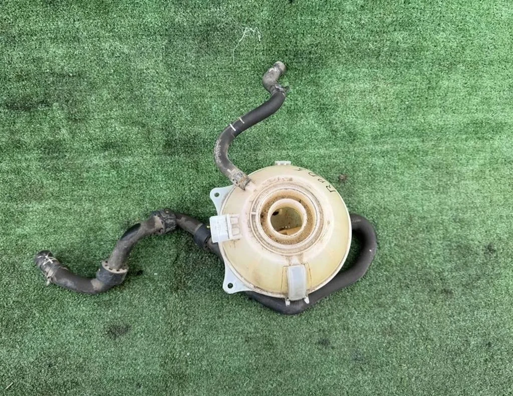 Б.у. бачок расширительный SKODA RAPID SKODA RAPID