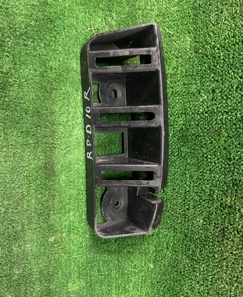 Б.у. крепление бампера зад SKODA RAPID SKODA RAPID  CWVB