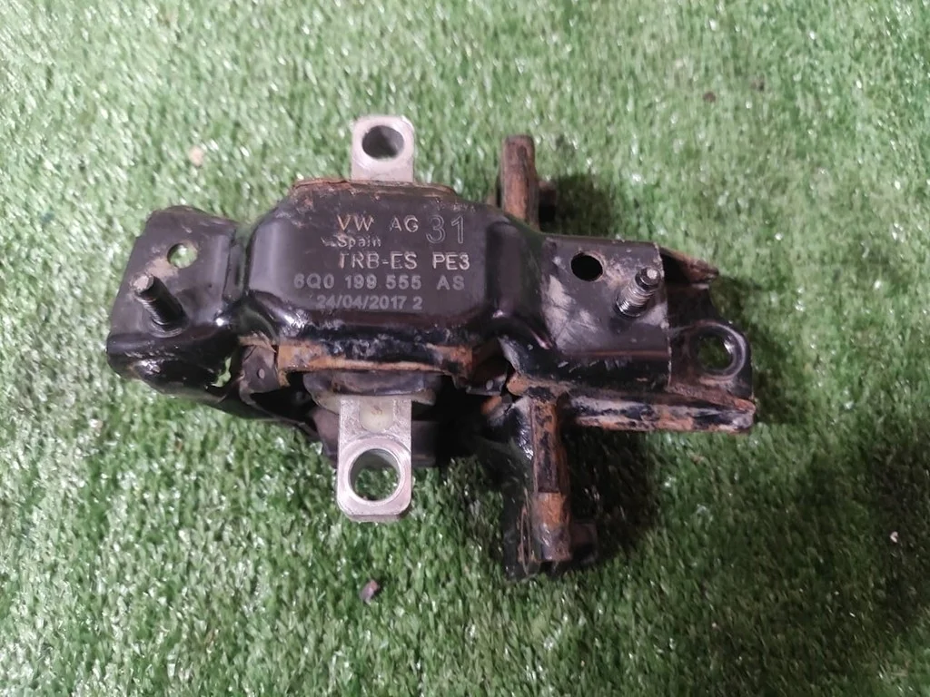 Б.у. опора двигателя SKODA RAPID SKODA RAPID