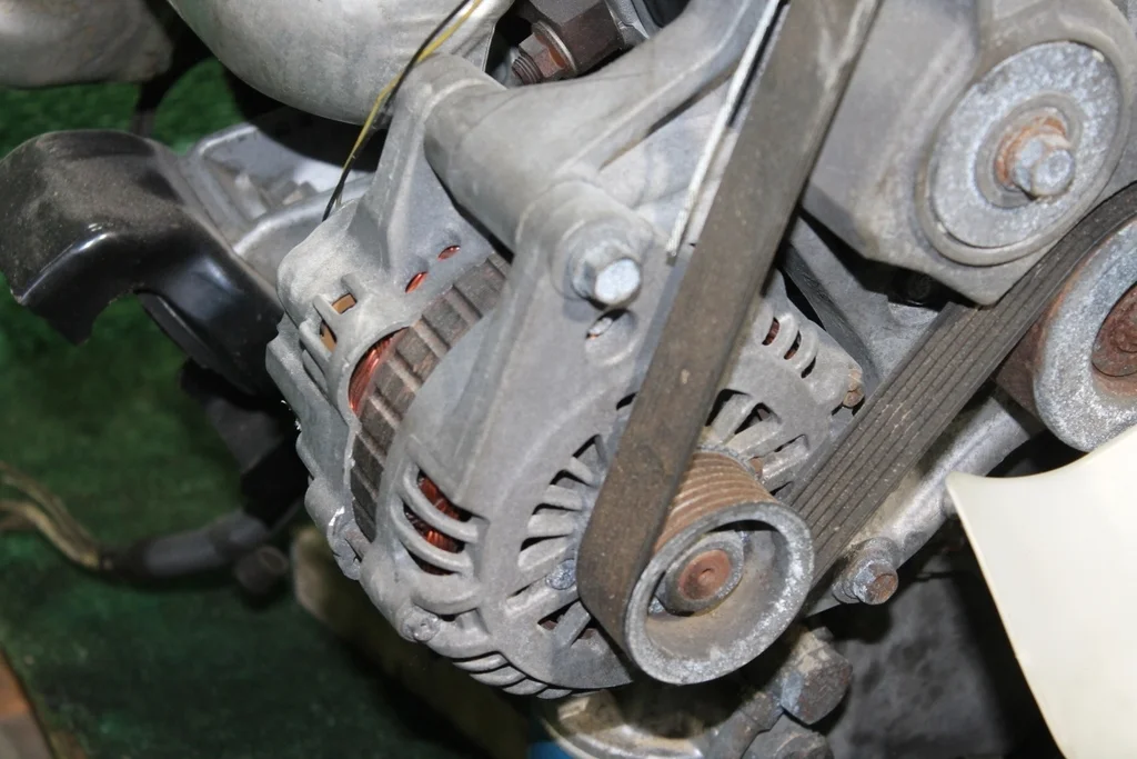 Б.у. генератор MITSUBISHI PAJERO V75W MITSUBISHI PAJERO V75W 3.5 2000