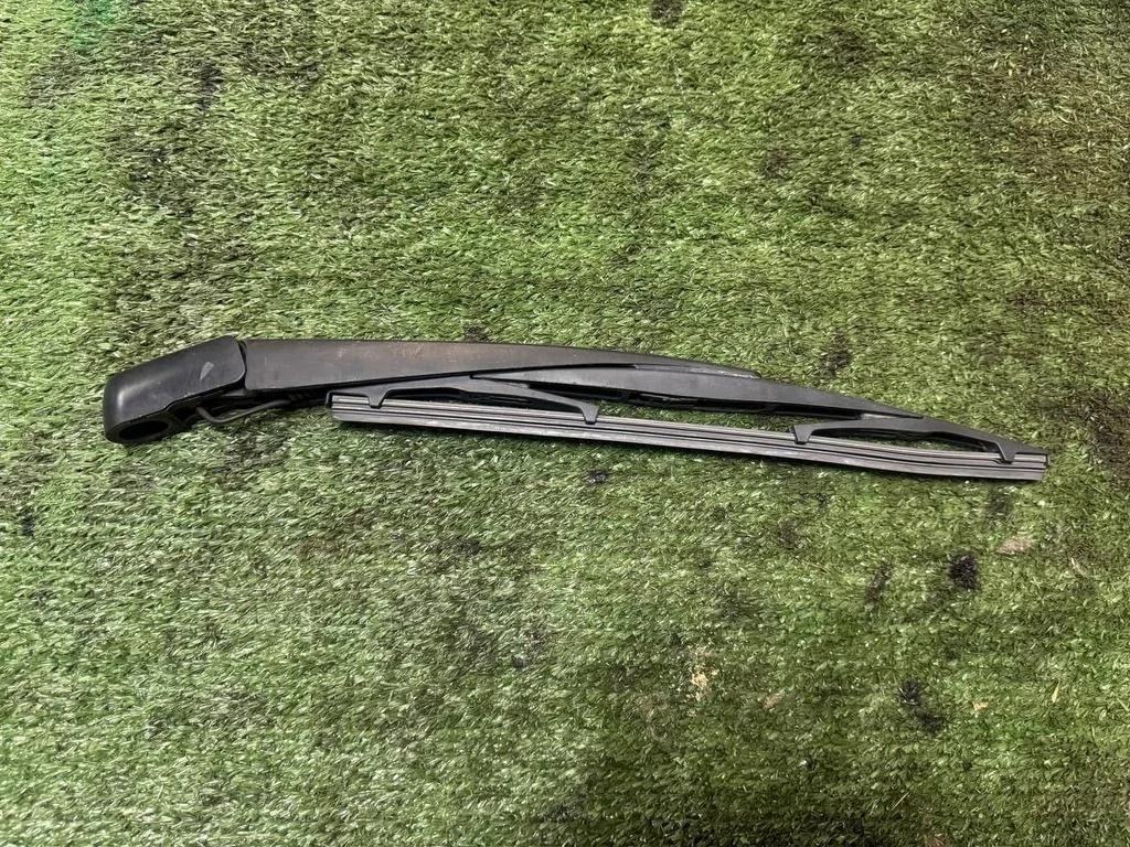 Б.у. поводок стеклоочистителя MITSUBISHI PAJERO V97W MITSUBISHI PAJERO V97W 3.8 2009