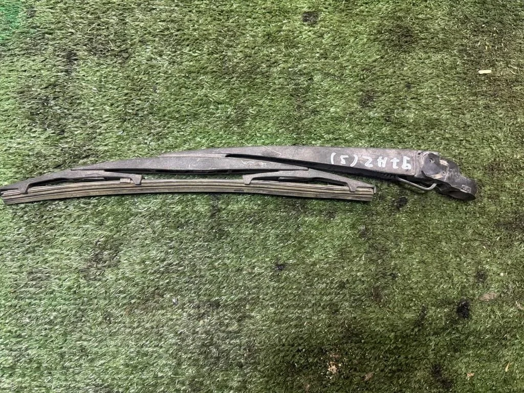 Б.у. поводок стеклоочистителя MITSUBISHI PAJERO V97W MITSUBISHI PAJERO V97W 3.8 2009