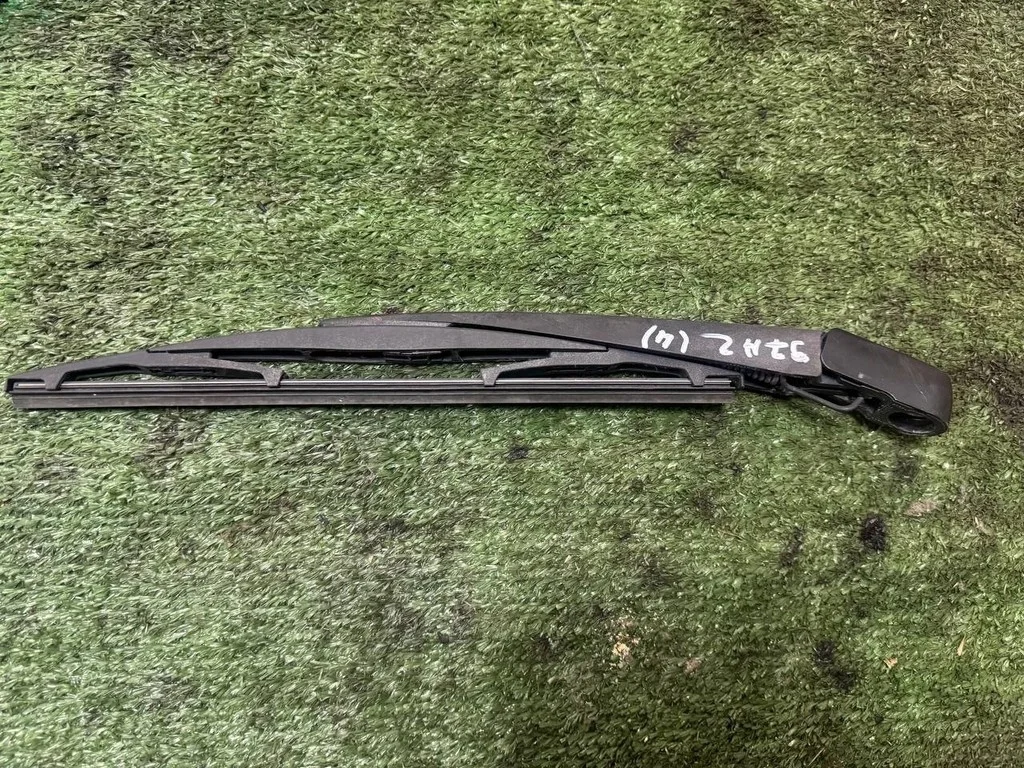 Б.у. поводок стеклоочистителя MITSUBISHI PAJERO V97W MITSUBISHI PAJERO V97W 3.8 2009