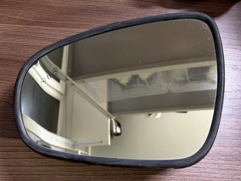 Зеркальный элемент Lexus GS ES IS LS 2012-2017 8796130E50, левый