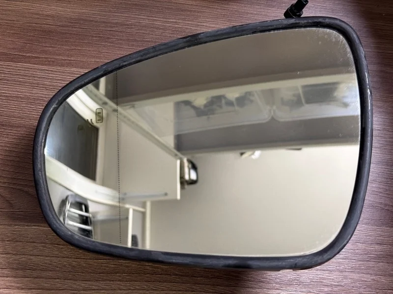 Зеркальный элемент Lexus GS ES IS LS 2012-2017 8796130E50, левый