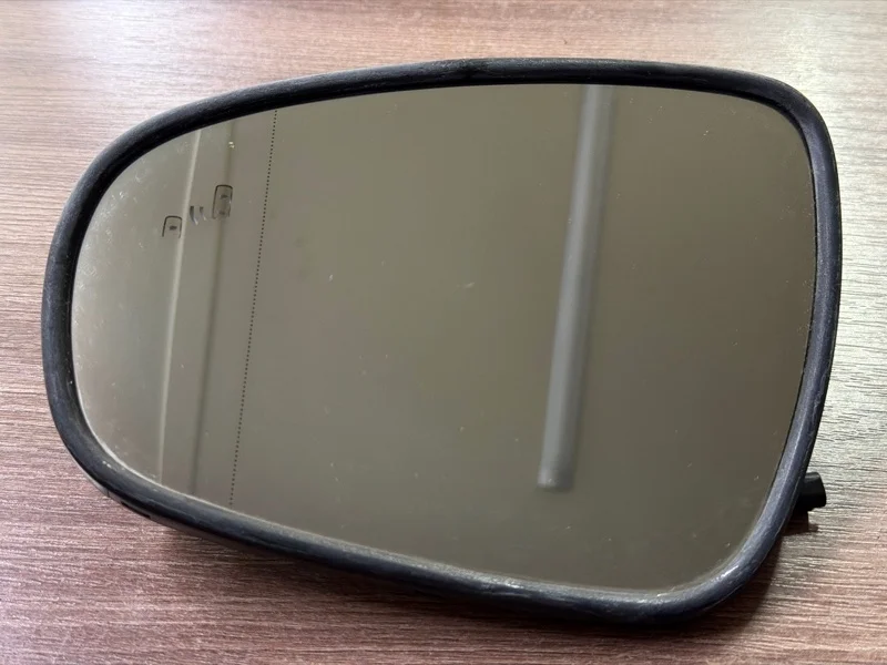 Зеркальный элемент Lexus GS ES IS LS 2012-2017 8796130E50, левый