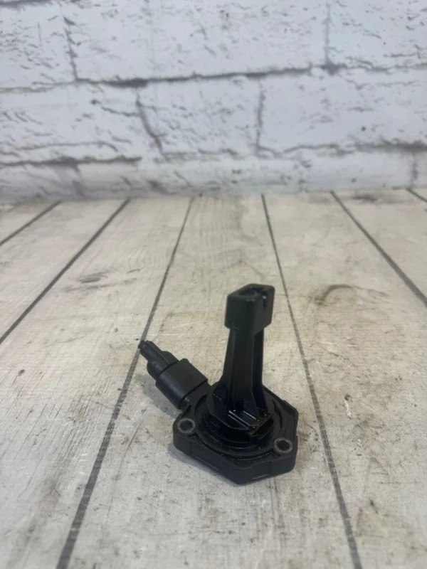 Датчик уровня масла VW Caddy 2011