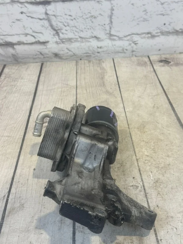 Корпус масляного фильтра VW Caddy 2011