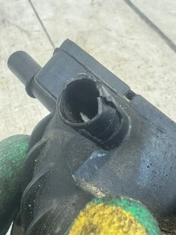 Коллектор впускной VW Caddy 2011