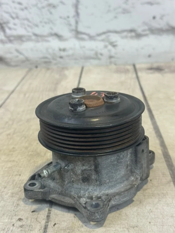 Помпа VW Caddy 2011