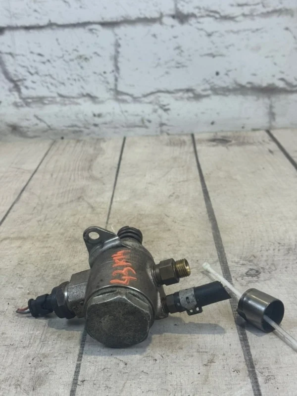 Насос топливный высокого давления тнвд VW Caddy 2011