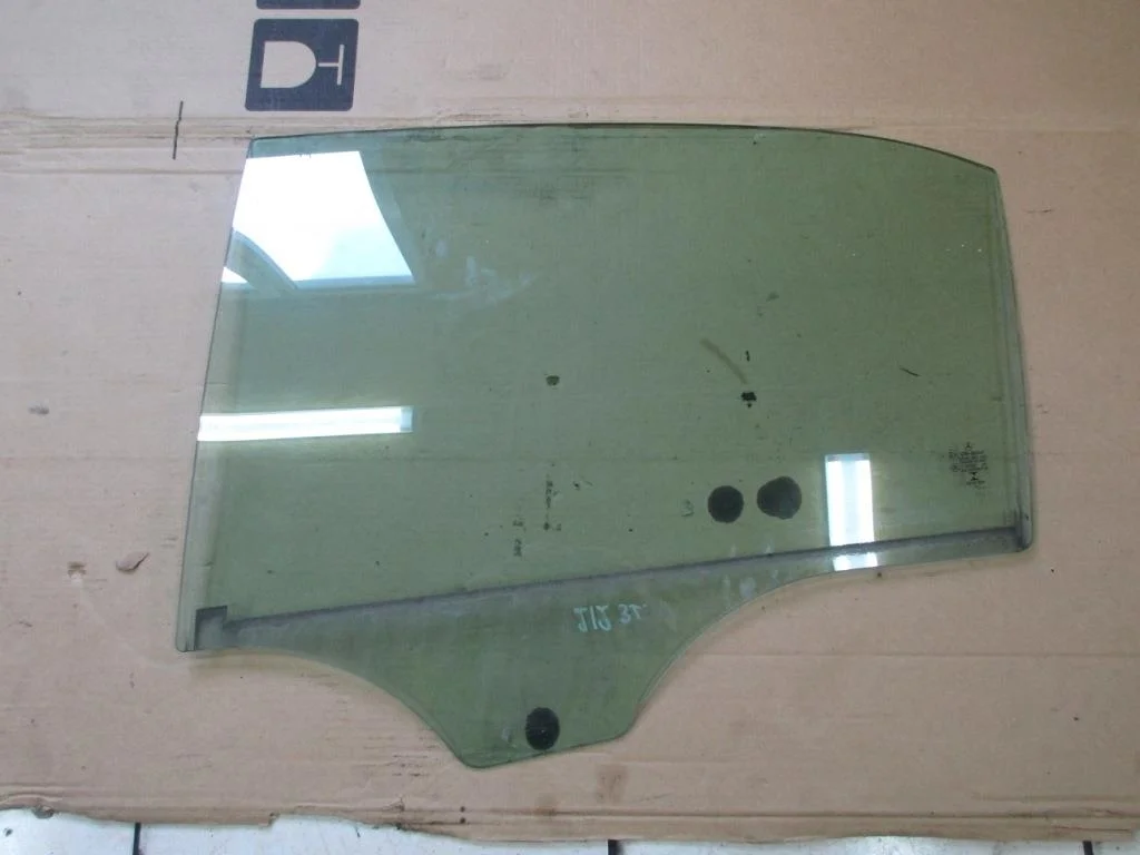 Стекло заднее левое Mercedes-Benz