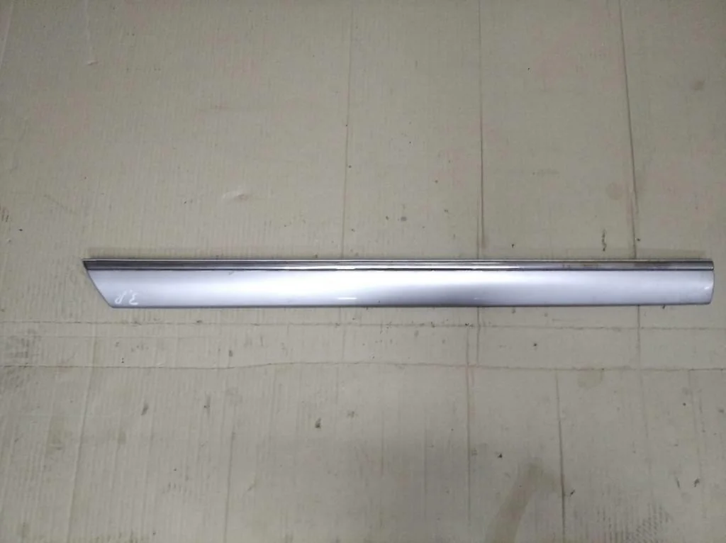 Молдинг двери Mercedes-Benz