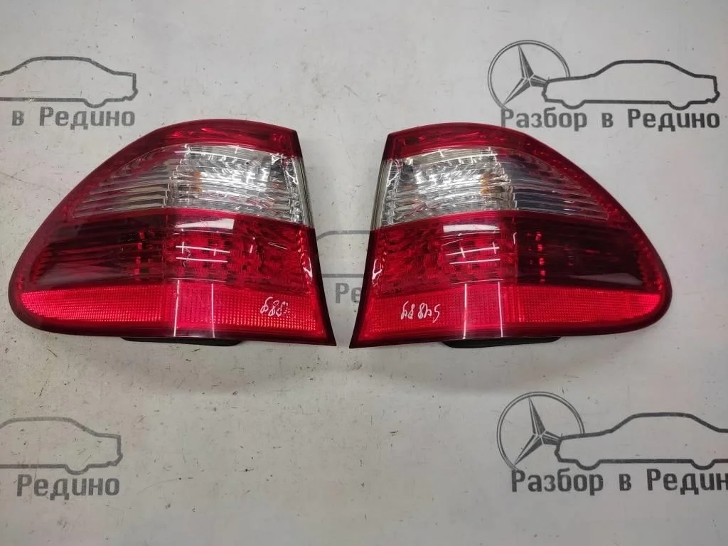Фонарь задний левый Mercedes-Benz