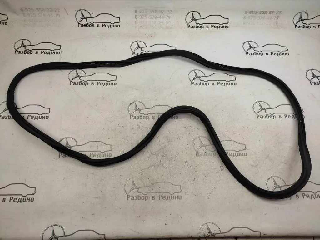 Уплотнитель крышки багажника Mercedes-Benz