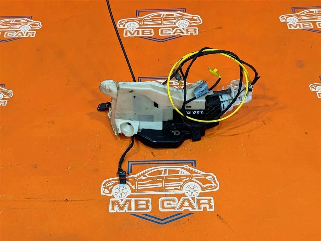 Замок двери передней правой Mercedes-Benz