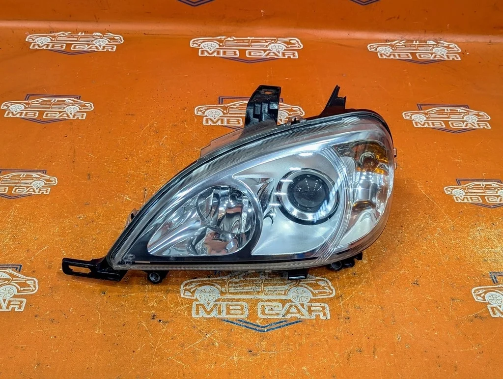 Фара левая Mercedes-Benz