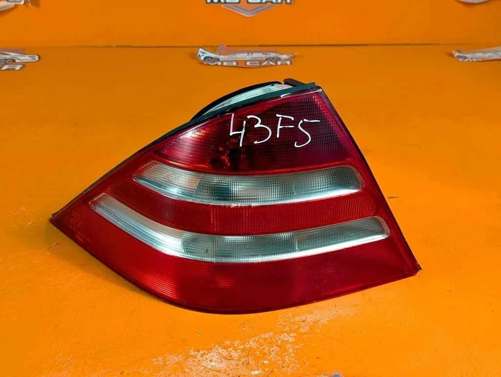 Фонарь задний левый Mercedes-Benz