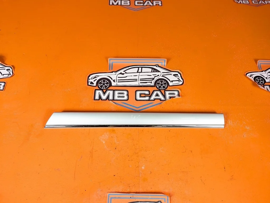 Молдинг двери Mercedes-Benz