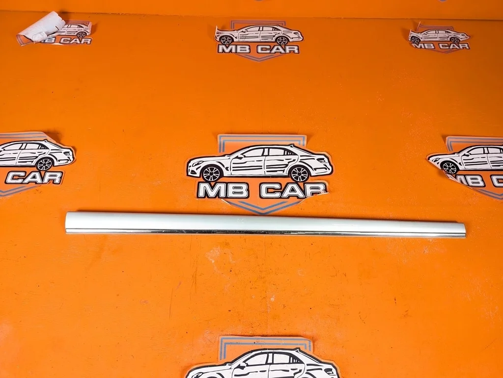 Молдинг двери Mercedes-Benz