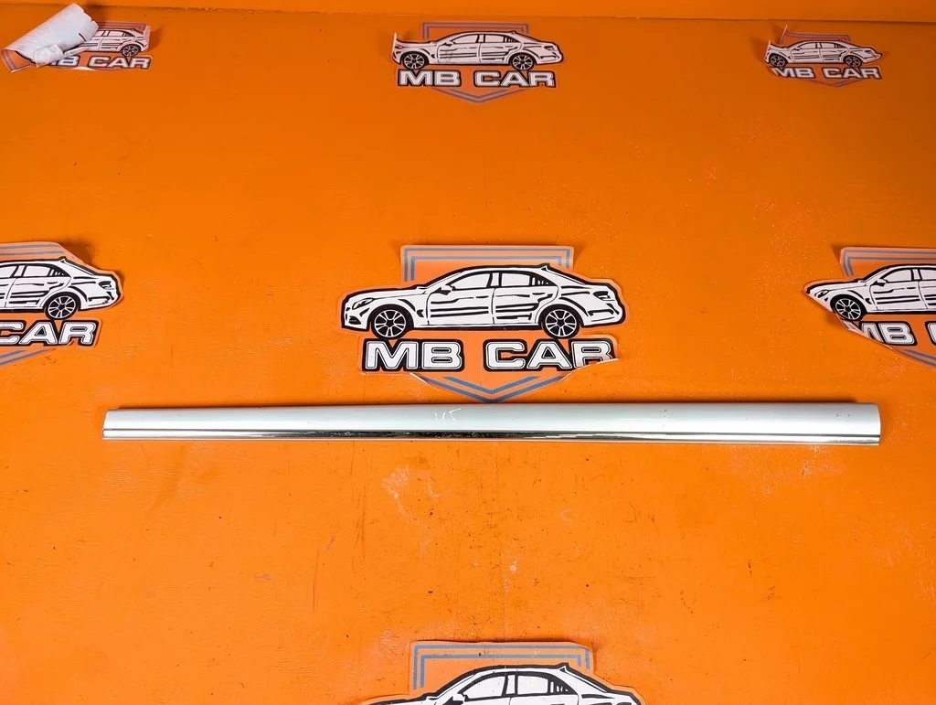 Молдинг двери Mercedes-Benz