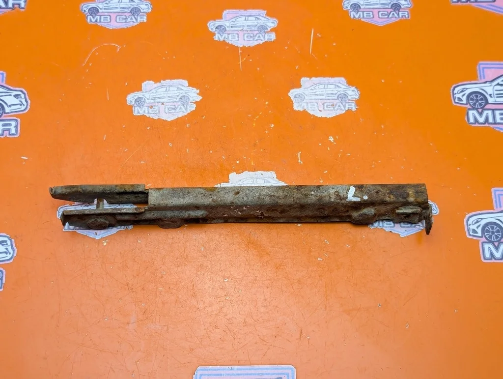 Кронштейн крепления бампера Mercedes-Benz