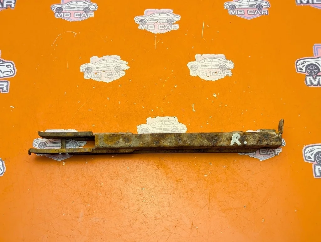 Кронштейн крепления бампера Mercedes-Benz