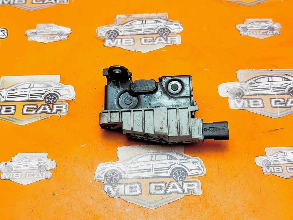 Замок капота Mercedes-Benz