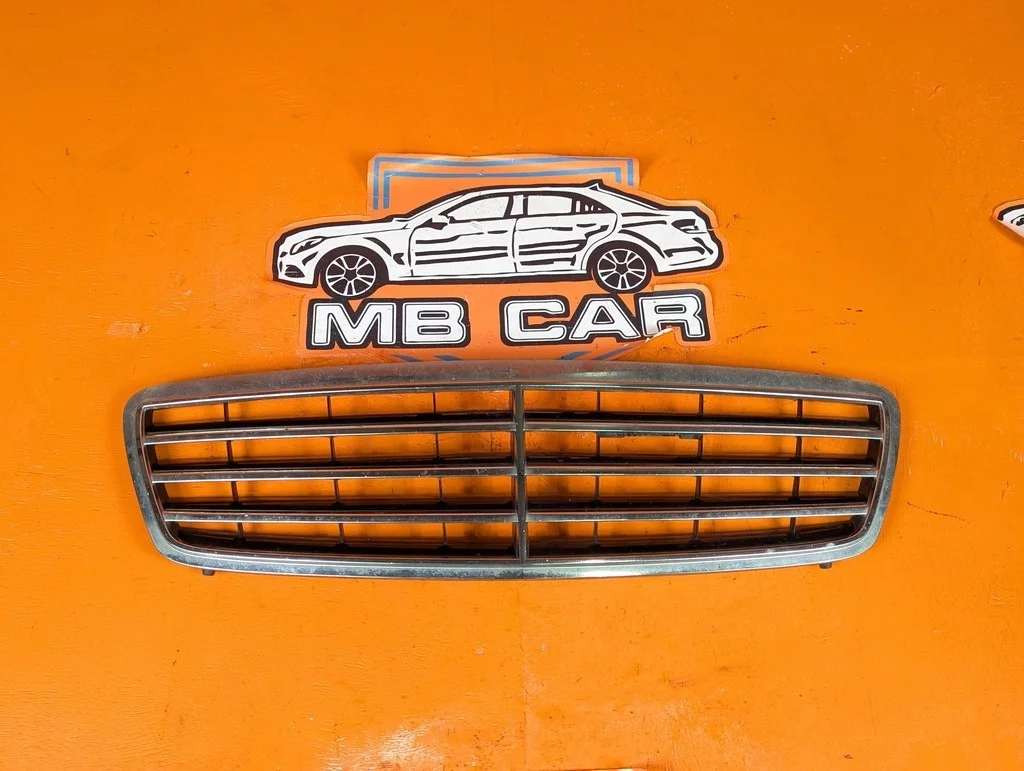 Решетка радиатора Mercedes-Benz