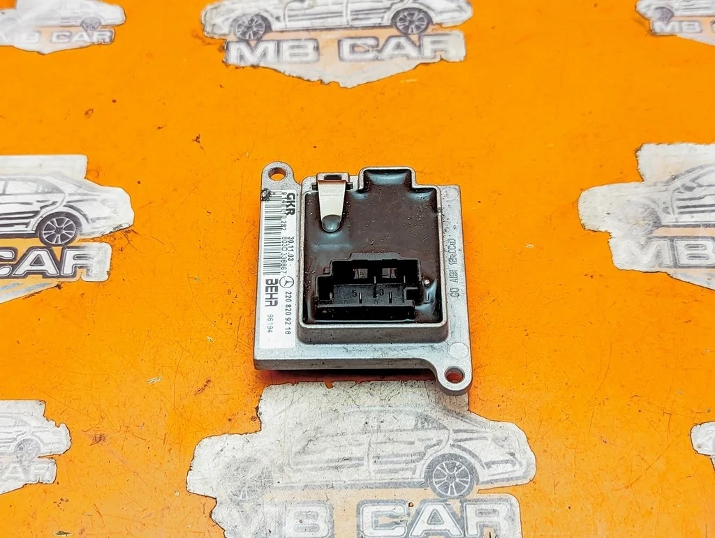 Реле моторчика печки Mercedes-Benz