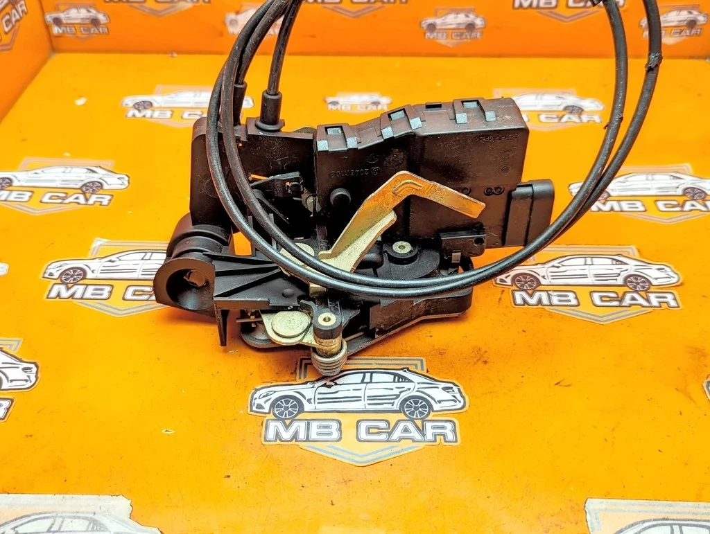 Замок двери задней правой Mercedes-Benz