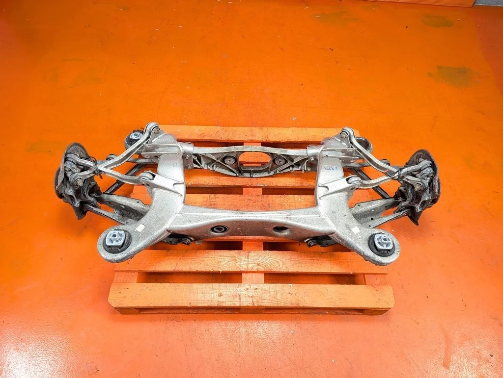 Подрамник задний Mercedes-Benz