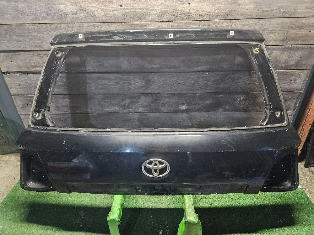 Крышка багажника на Land Cruiser 200