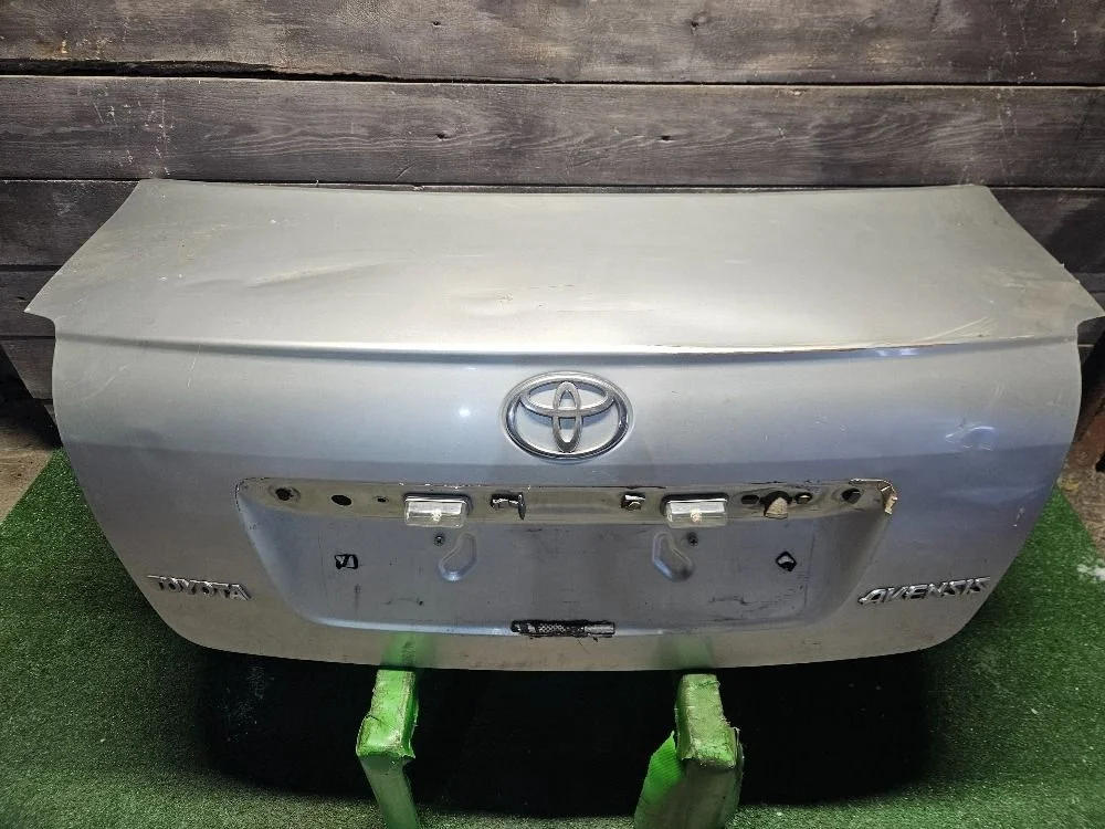 Крышка багажника на Avensis T250 рест