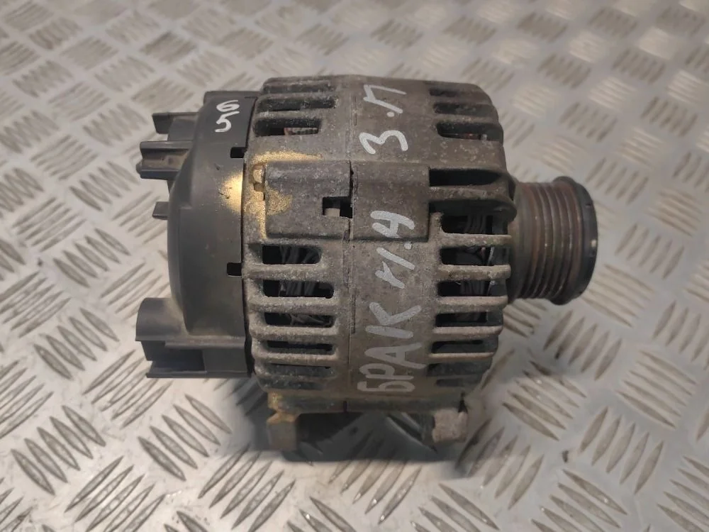 Генератор Volkswagen Touran на запчасти