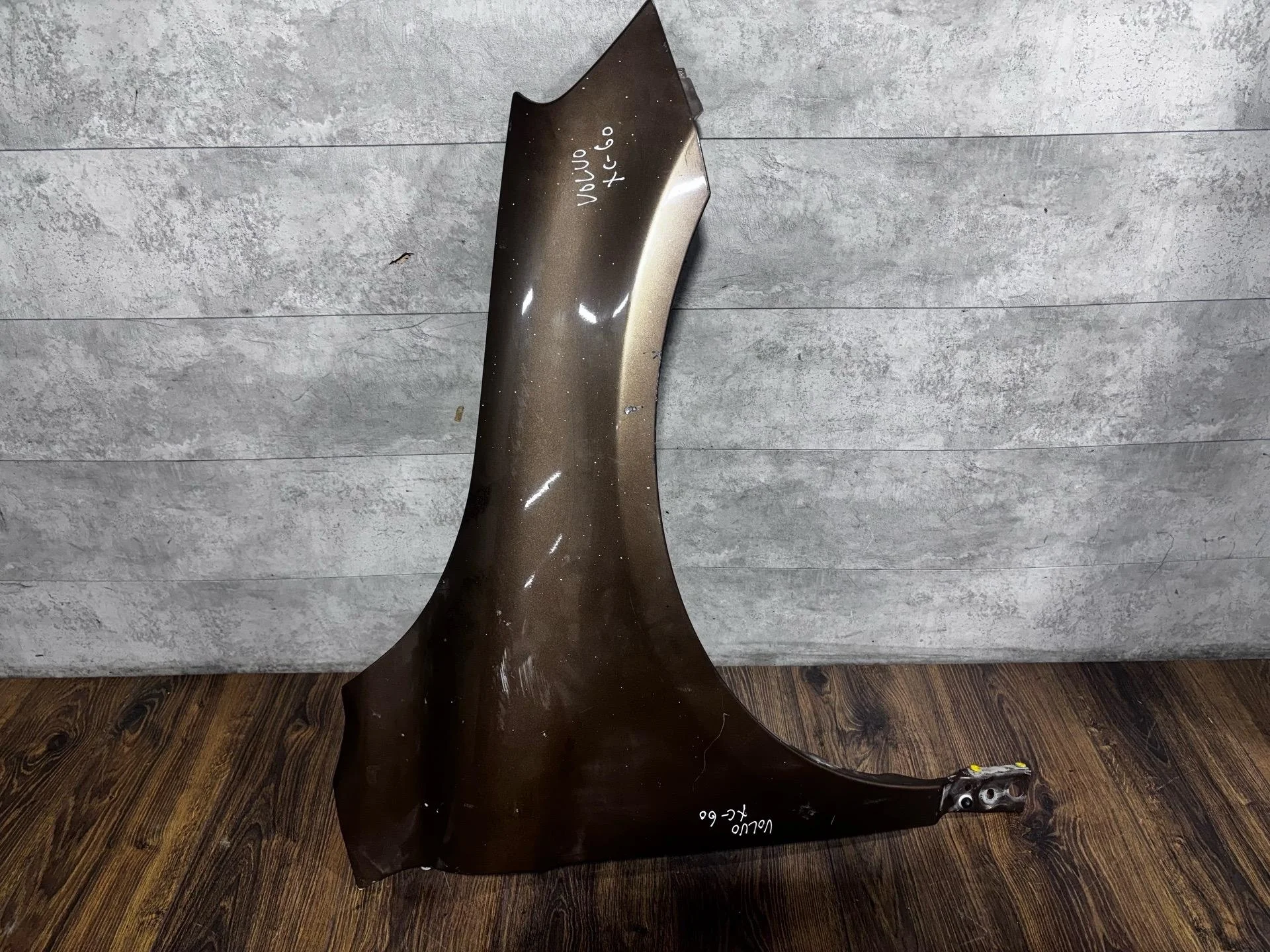 крыло правое Volvo XC60