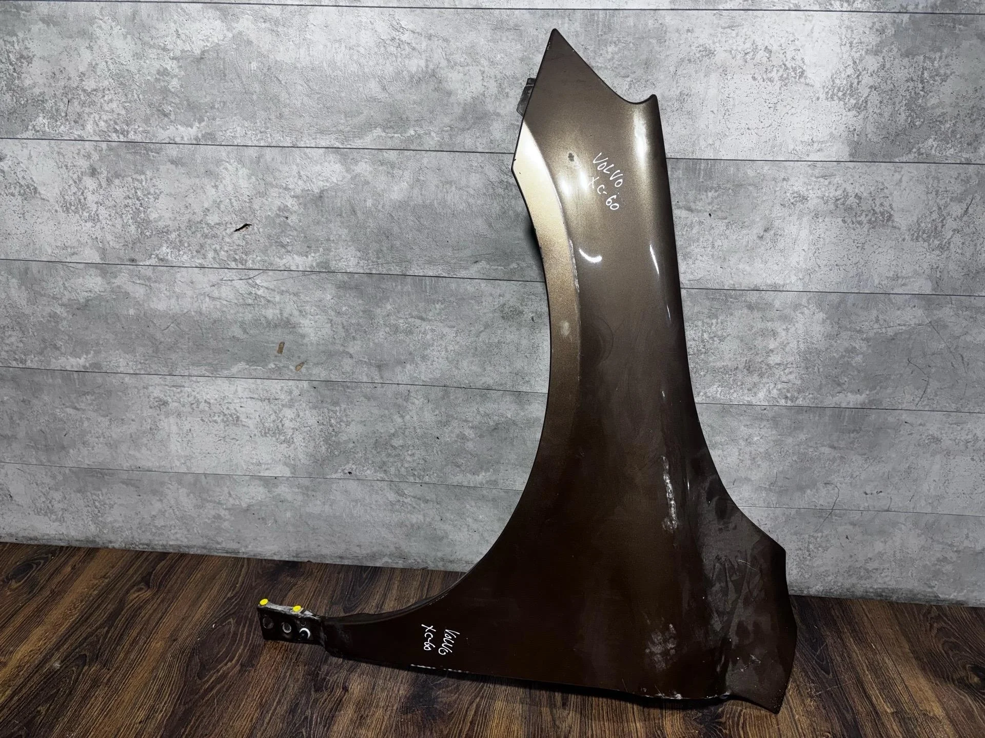крыло левое Volvo XC60