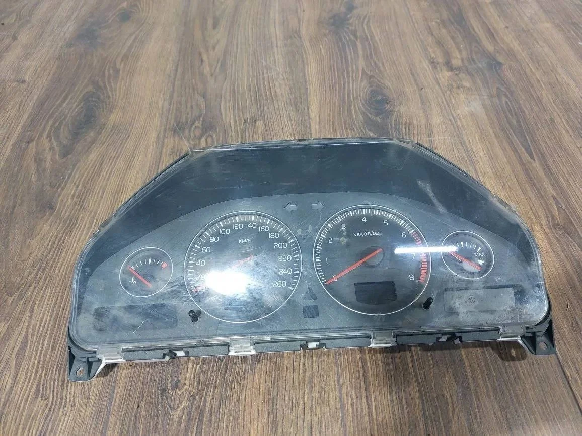 панель приборов (щиток) Volvo XC90