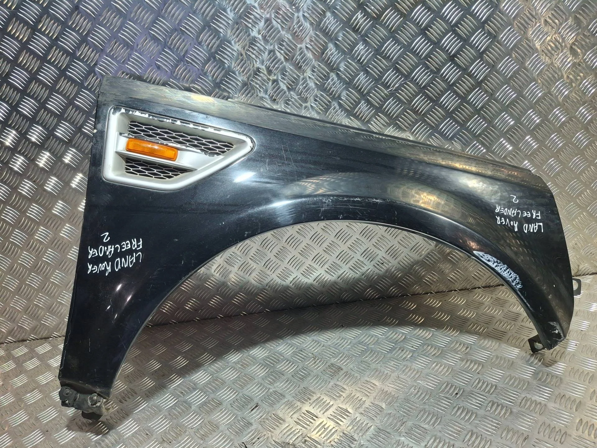 крыло правое Land Rover Freelander 2   черный