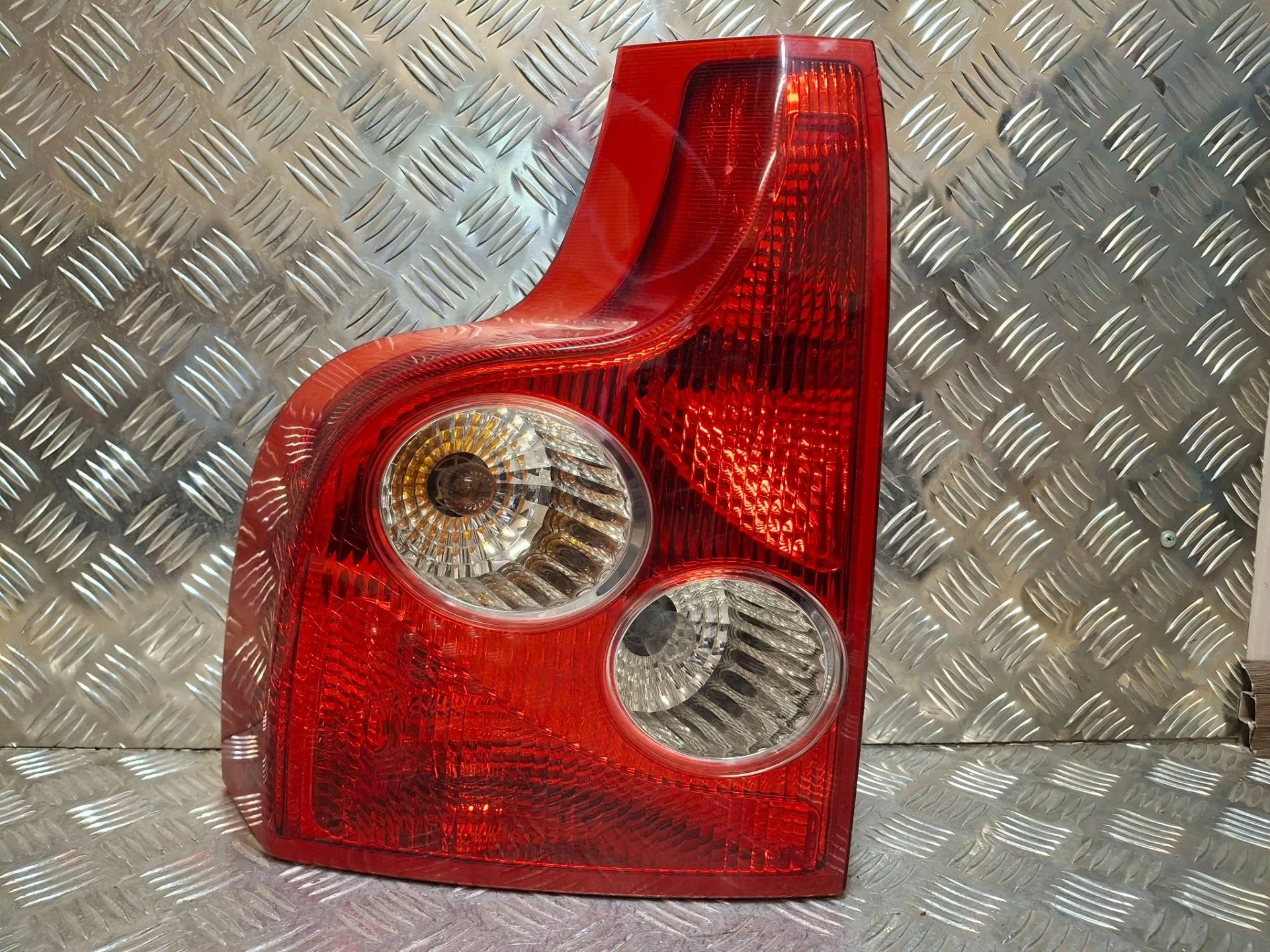 фонарь задний левый Volvo XC90