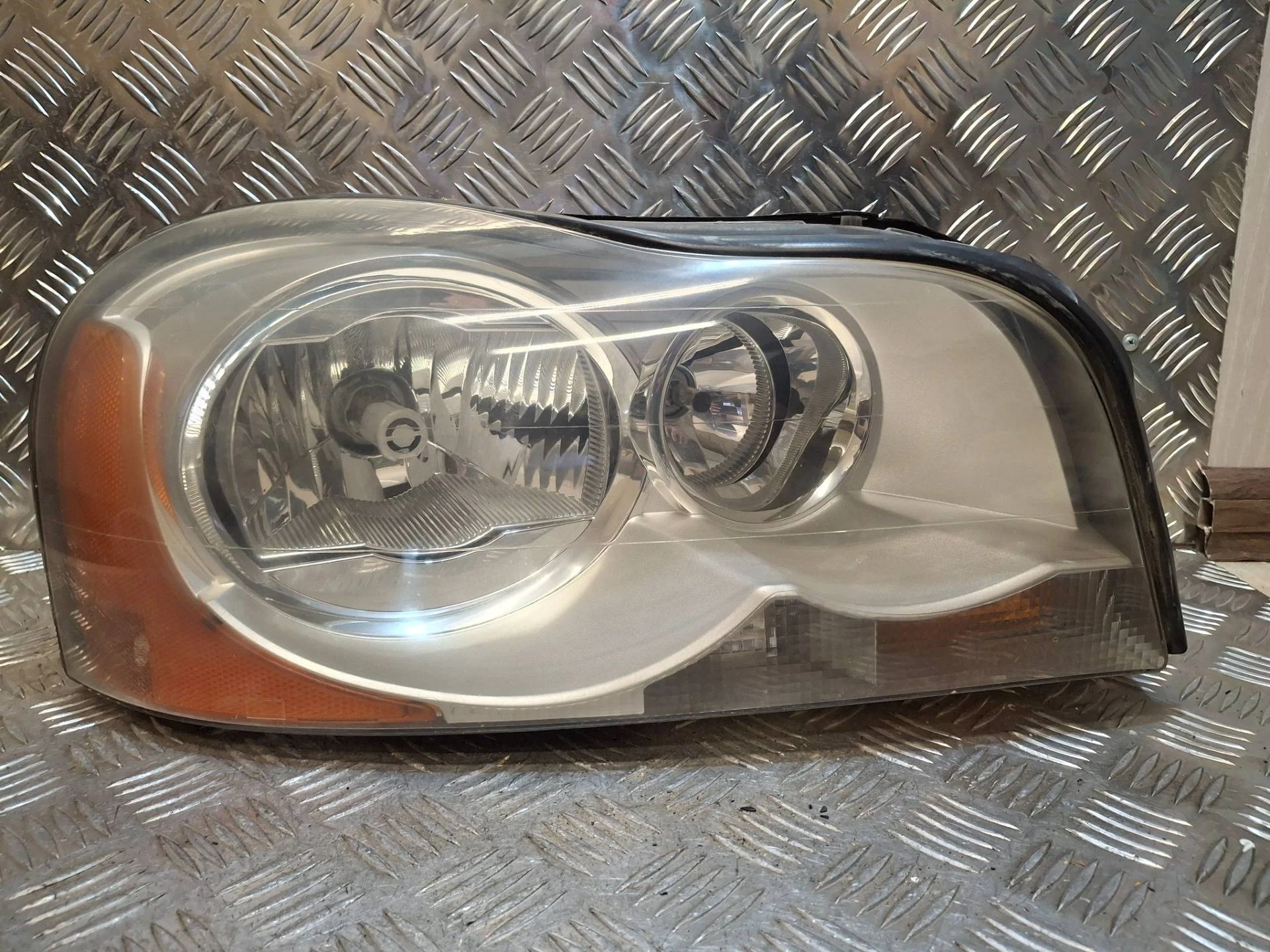 фара правая Volvo XC90