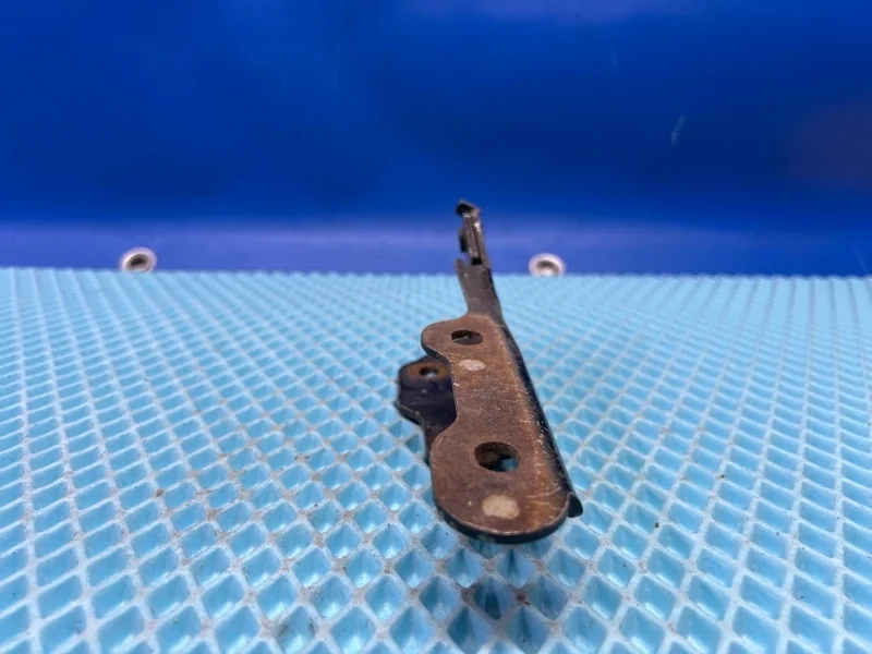 Петля капота ЗАЗ Сенс 2009 96303296 Т150, передняя левая