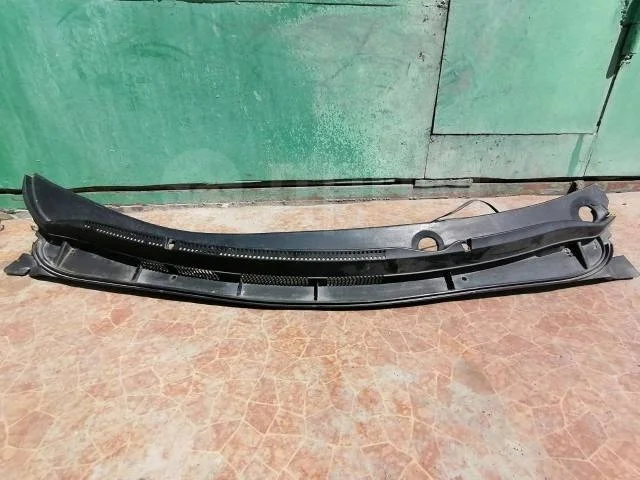 Жабо (накладка дворников) Hyundai Solaris I (2010—2014)