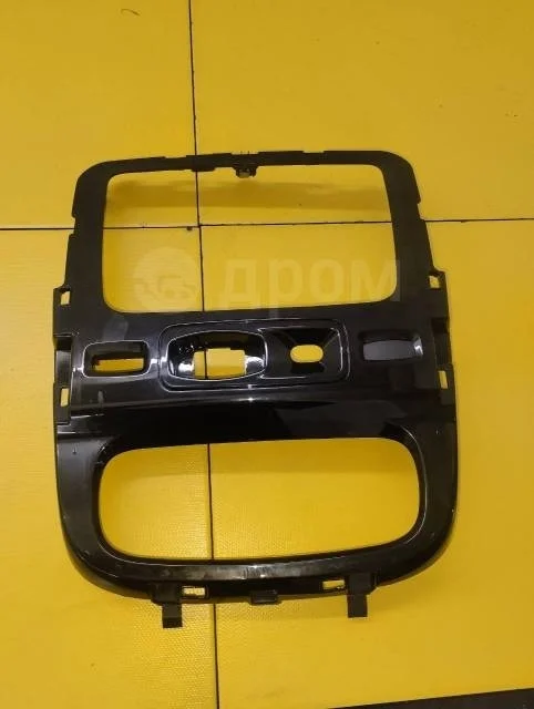 Рамка магнитолы Renault Duster I (2010—2015)