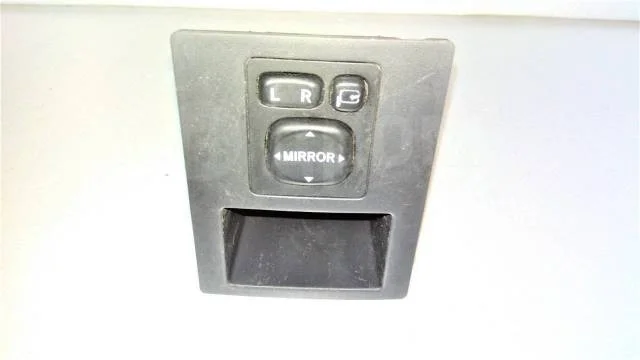 Блок управления зеркалами Toyota Corolla IX (2000—2004)