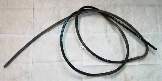 Уплотнитель лобового стекла Suzuki SX4 I (2006—2009)