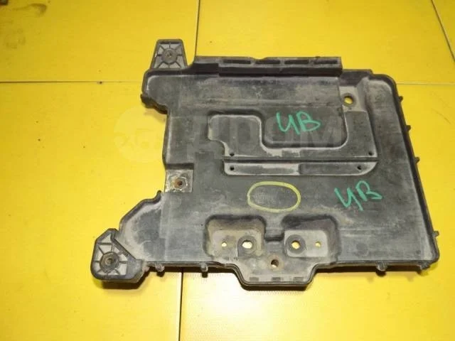 Крепление аккумулятора Hyundai Solaris I (2010—2014)