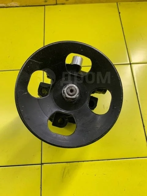 Насос ГУР Toyota Land Cruiser 100 (1998—2002)