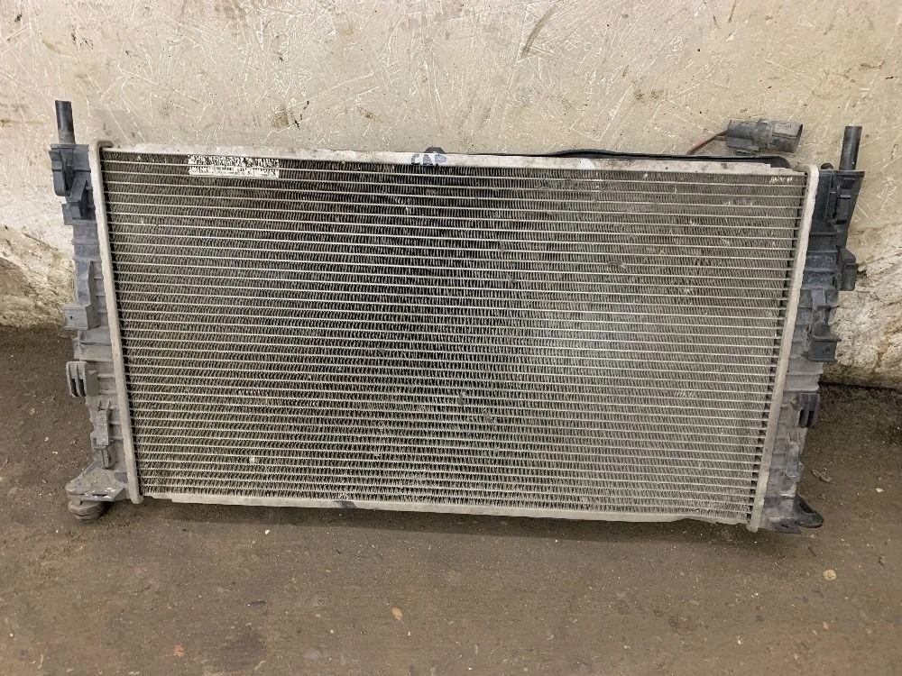 Диффузор вентилятора Ford Focus II (2005—2008)